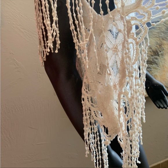 Jolt SZ MD short, Lacey, eyelet blouse top with fringe, cream color tunic - Picture 4 of 7